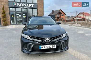 Седан Toyota Camry 2018 в Виннице