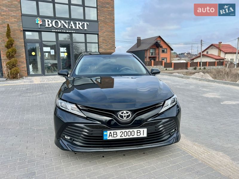 Седан Toyota Camry 2018 в Виннице