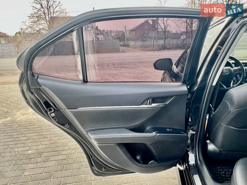 Седан Toyota Camry 2018 в Виннице