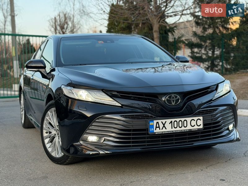 Седан Toyota Camry 2017 в Харкові