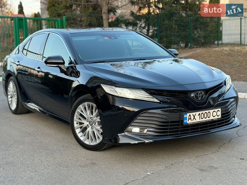 Седан Toyota Camry 2017 в Харкові