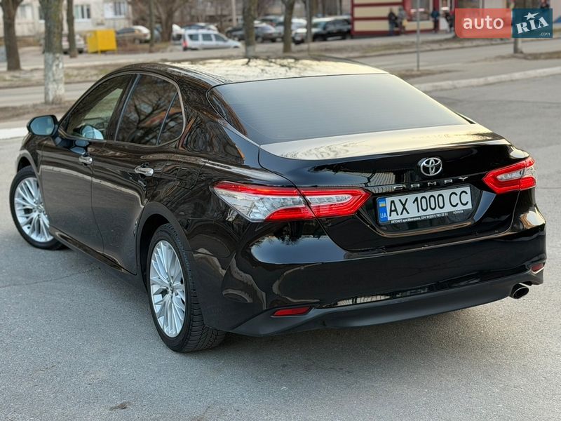 Седан Toyota Camry 2017 в Харкові