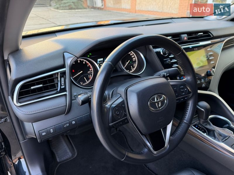 Седан Toyota Camry 2017 в Харкові