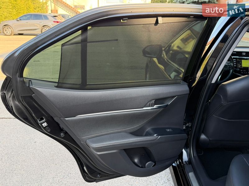 Седан Toyota Camry 2017 в Харкові