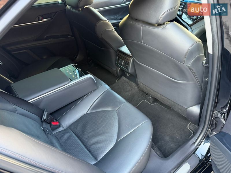 Седан Toyota Camry 2017 в Харкові