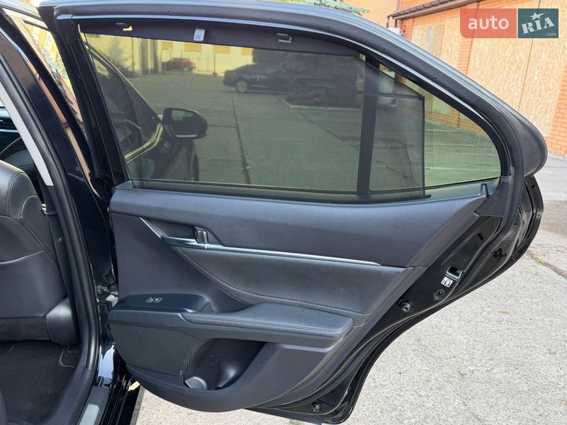 Седан Toyota Camry 2017 в Харкові