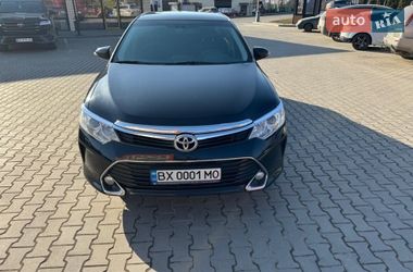 Седан Toyota Camry 2017 в Хмельницком