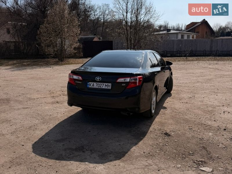 Седан Toyota Camry 2014 в Киеве