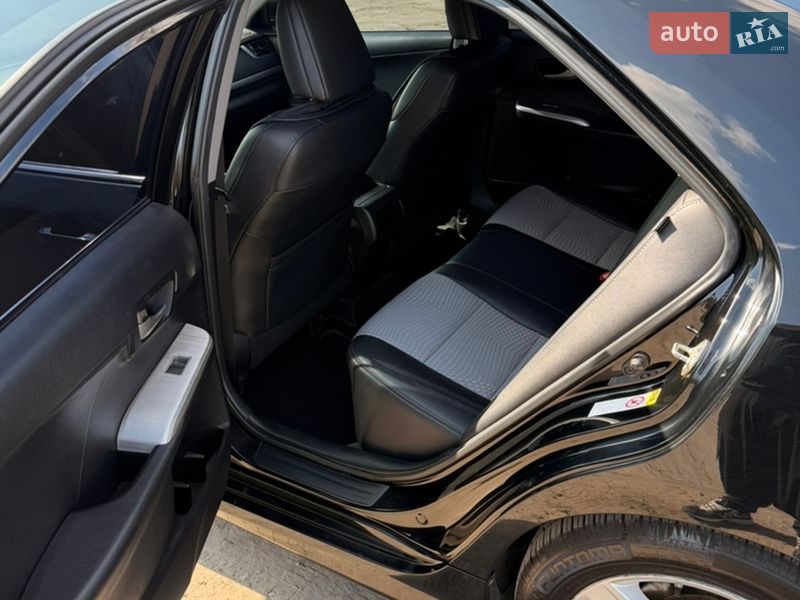 Седан Toyota Camry 2014 в Киеве