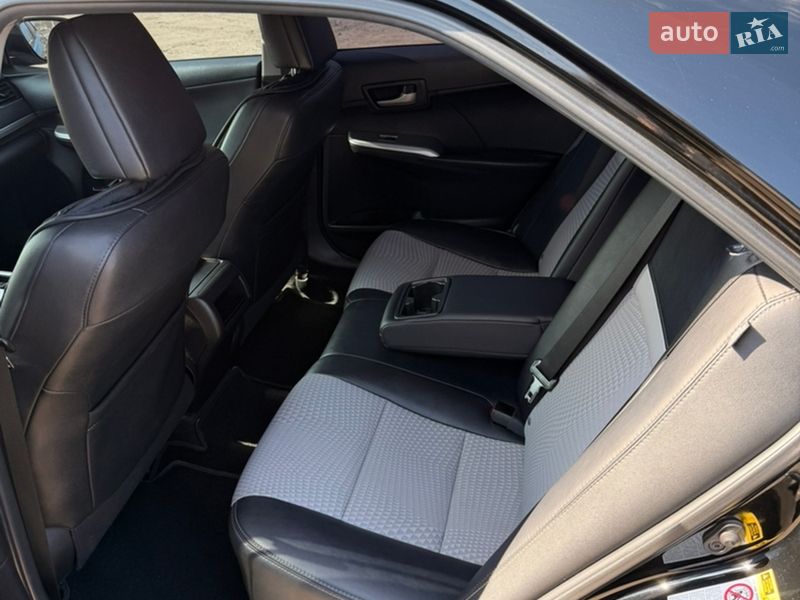 Седан Toyota Camry 2014 в Киеве