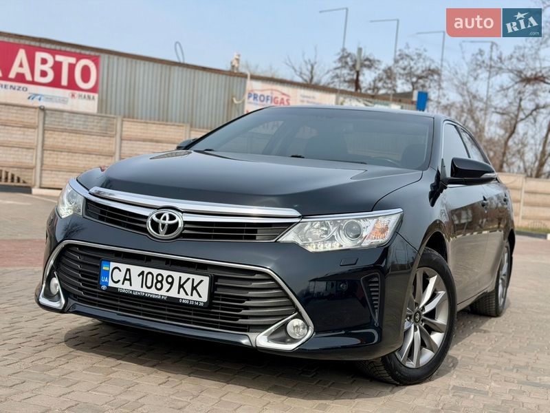 Седан Toyota Camry 2014 в Кривом Роге