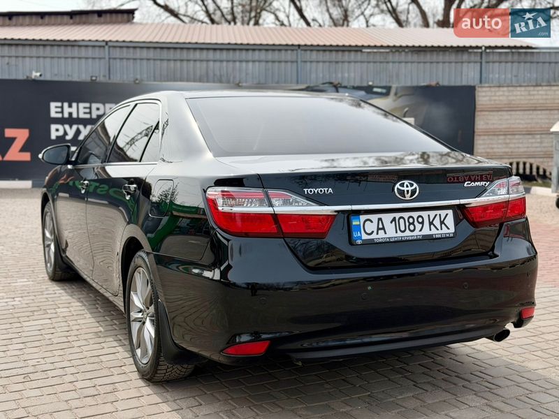Седан Toyota Camry 2014 в Кривом Роге