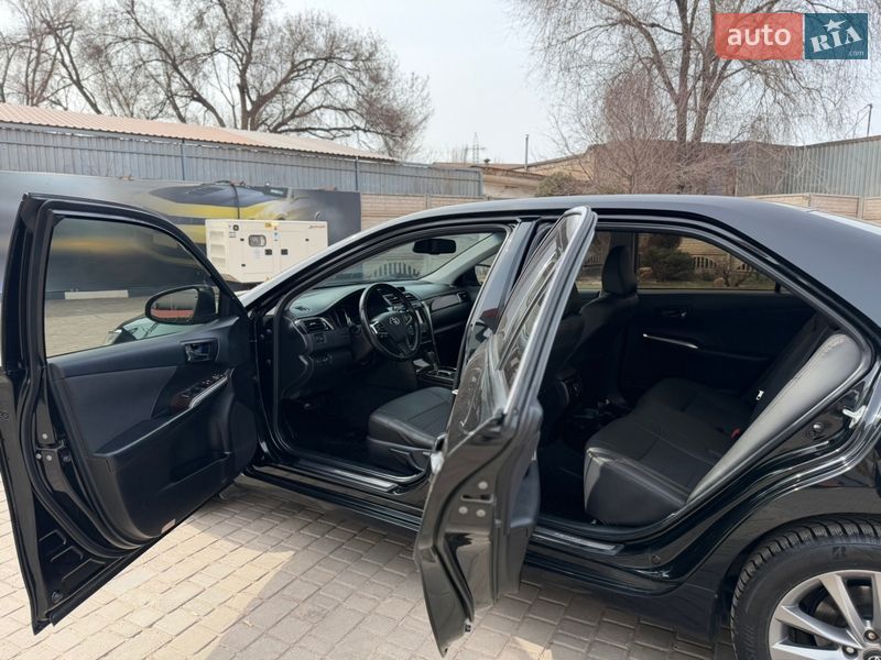 Седан Toyota Camry 2014 в Кривом Роге