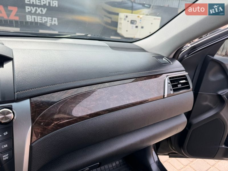 Седан Toyota Camry 2014 в Кривом Роге