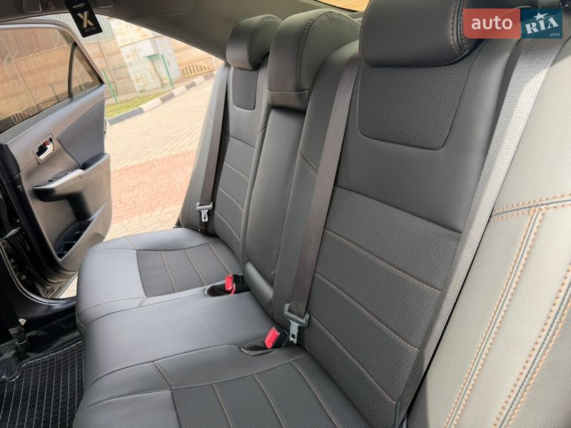 Седан Toyota Camry 2014 в Кривом Роге