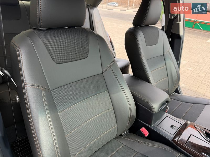 Седан Toyota Camry 2014 в Кривом Роге