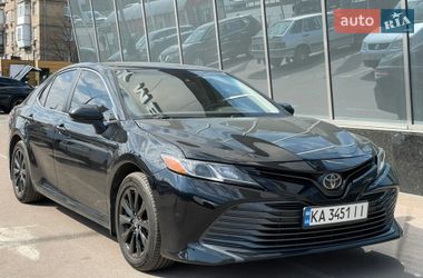 Седан Toyota Camry 2017 в Киеве