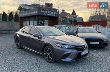 Седан Toyota Camry 2017 в Хмельницькому