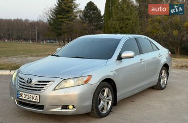 Седан Toyota Camry 2007 в Рівному