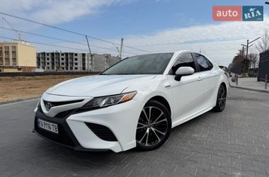 Седан Toyota Camry 2020 в Киеве