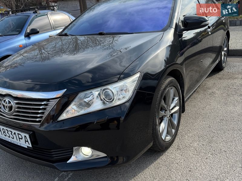 Седан Toyota Camry 2013 в Днепре
