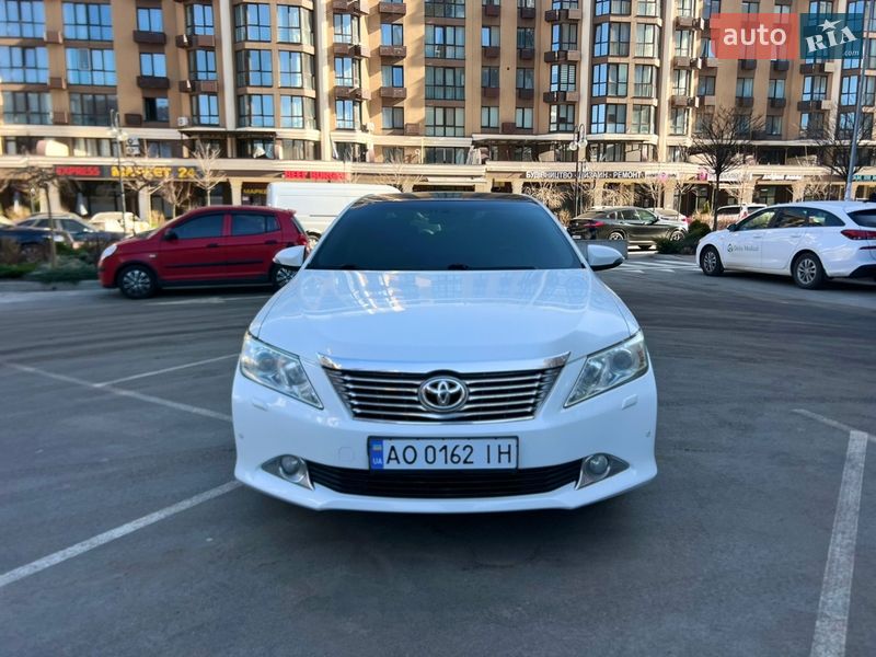 Седан Toyota Camry 2012 в Киеве