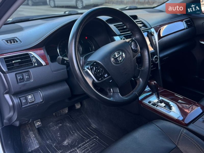 Седан Toyota Camry 2012 в Киеве