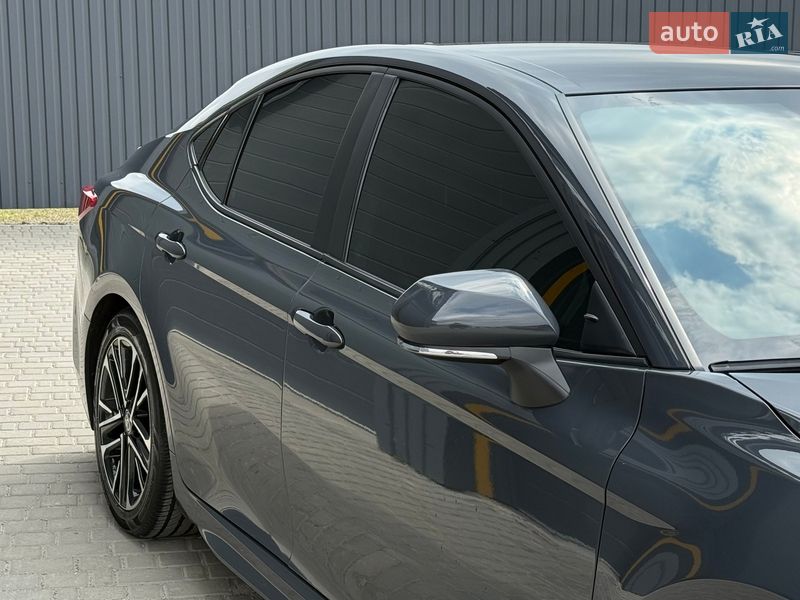 Седан Toyota Camry 2024 в Виннице