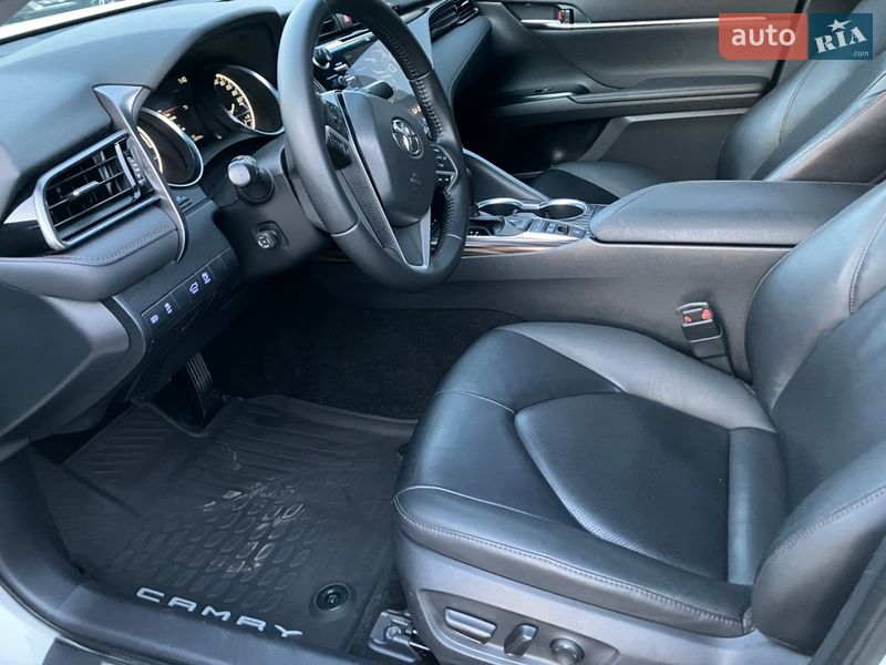 Седан Toyota Camry 2020 в Киеве