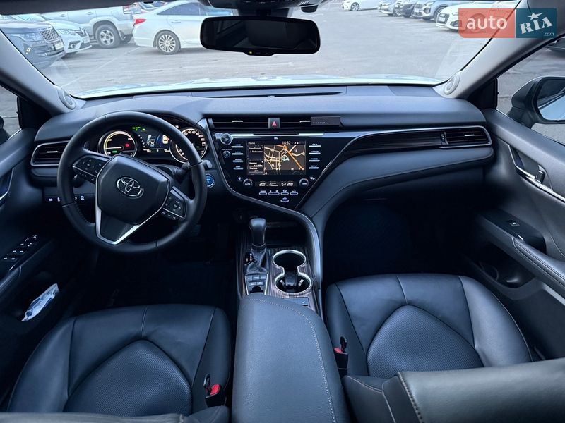 Седан Toyota Camry 2020 в Киеве