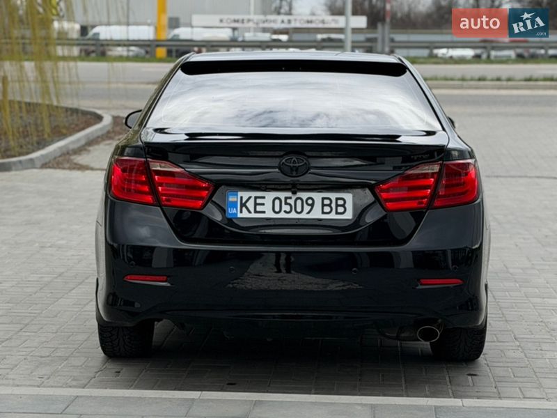 Седан Toyota Camry 2011 в Днепре