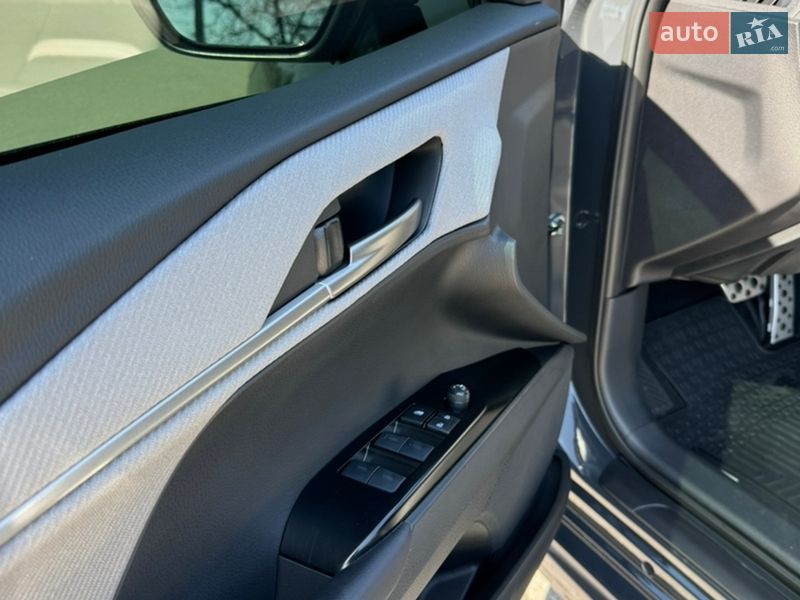 Седан Toyota Camry 2025 в Днепре