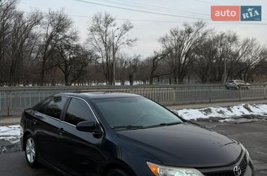Седан Toyota Camry 2014 в Дніпрі