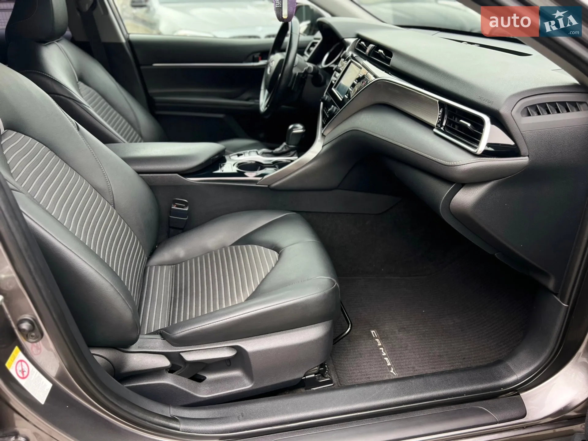 2017 Toyota Camry - мініатюра 26