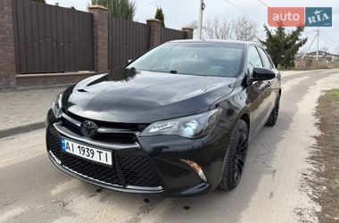 Седан Toyota Camry 2015 в Киеве