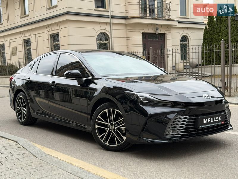 Седан Toyota Camry 2025 в Киеве