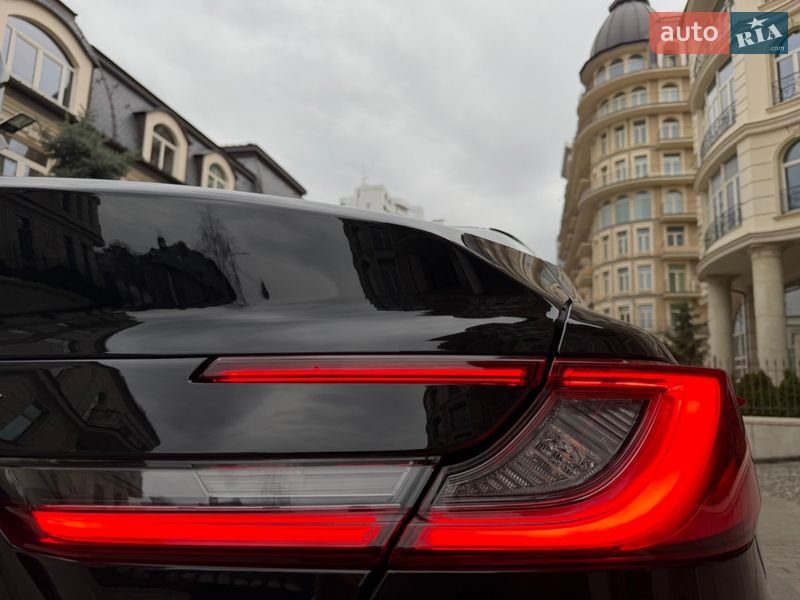 Седан Toyota Camry 2025 в Киеве