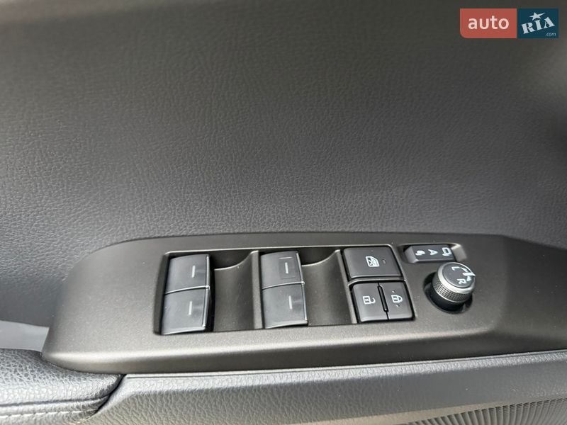 Седан Toyota Camry 2025 в Киеве