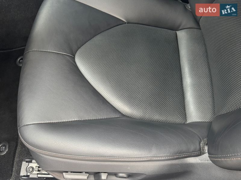 Седан Toyota Camry 2018 в Киеве