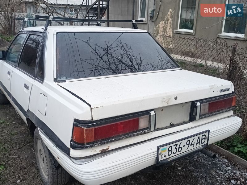 Седан Toyota Camry 1988 в Виннице