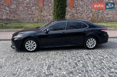 Седан Toyota Camry 2018 в Киеве