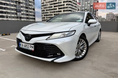 Седан Toyota Camry 2018 в Києві