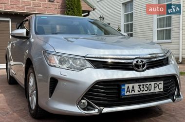 Седан Toyota Camry 2016 в Киеве