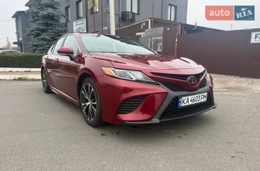 Седан Toyota Camry 2017 в Киеве