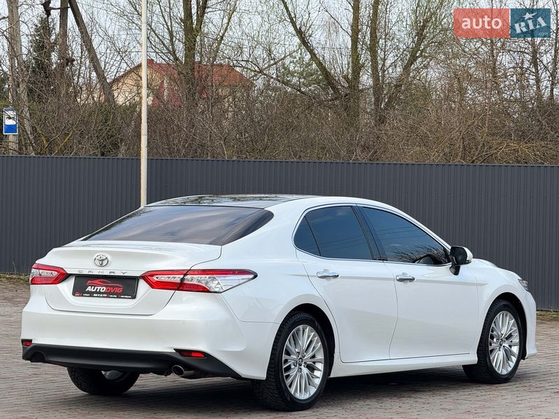 Седан Toyota Camry 2019 в Луцьку