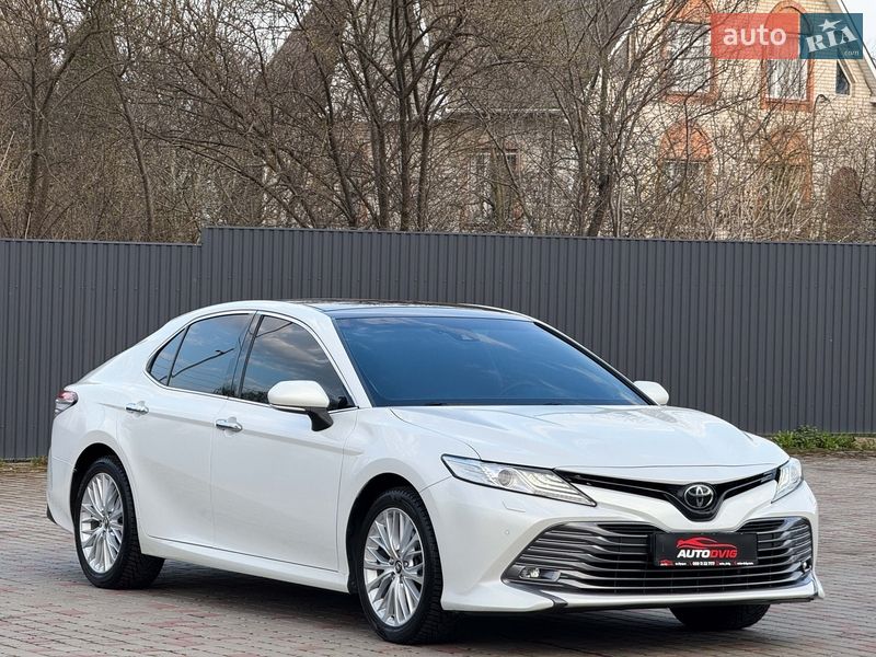 Седан Toyota Camry 2019 в Луцьку