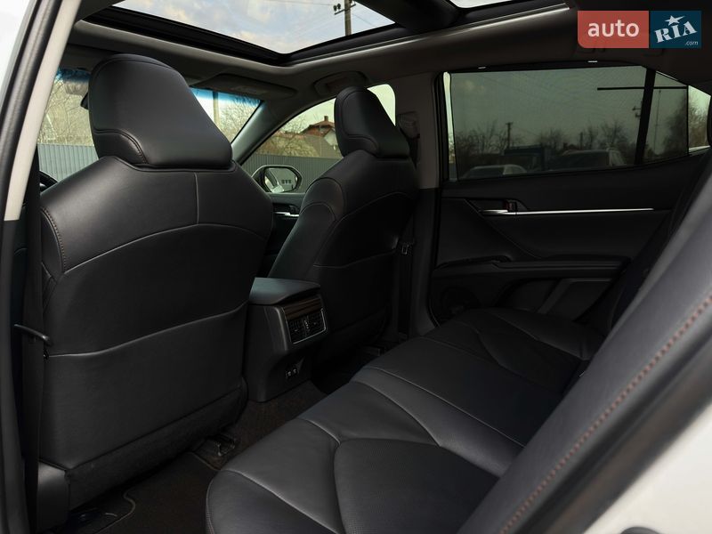 Седан Toyota Camry 2019 в Луцьку