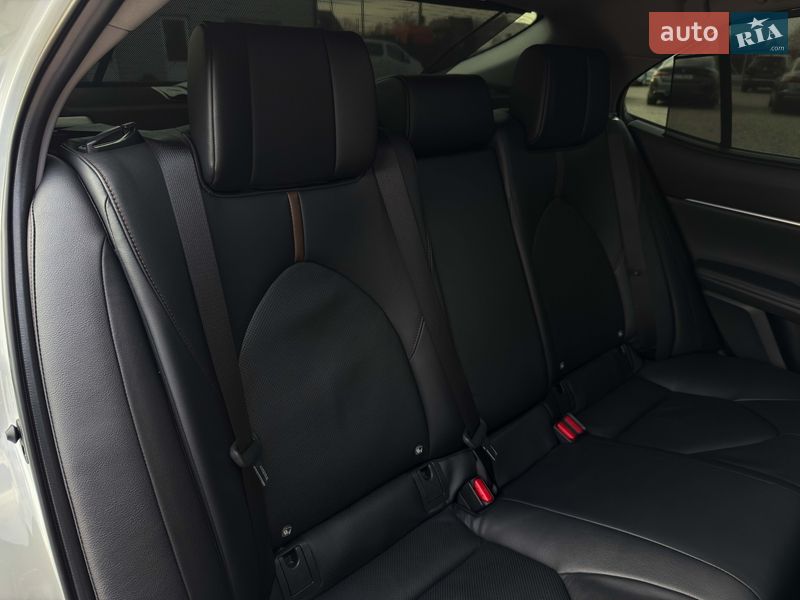 Седан Toyota Camry 2019 в Луцьку