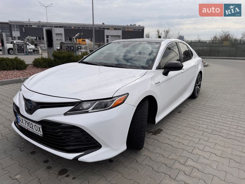 Седан Toyota Camry 2019 в Харькове