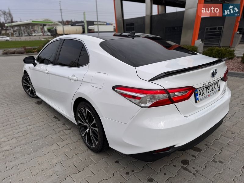 Седан Toyota Camry 2019 в Харькове